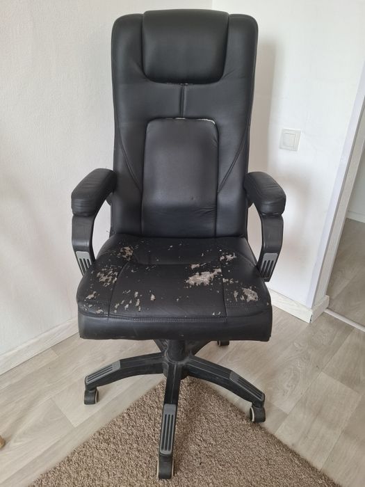 Продам кожаное кресло для офиса