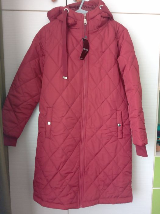 Vând geaca iarna bordo mărimea M/L