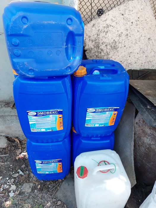 Продам пластиковые канистры