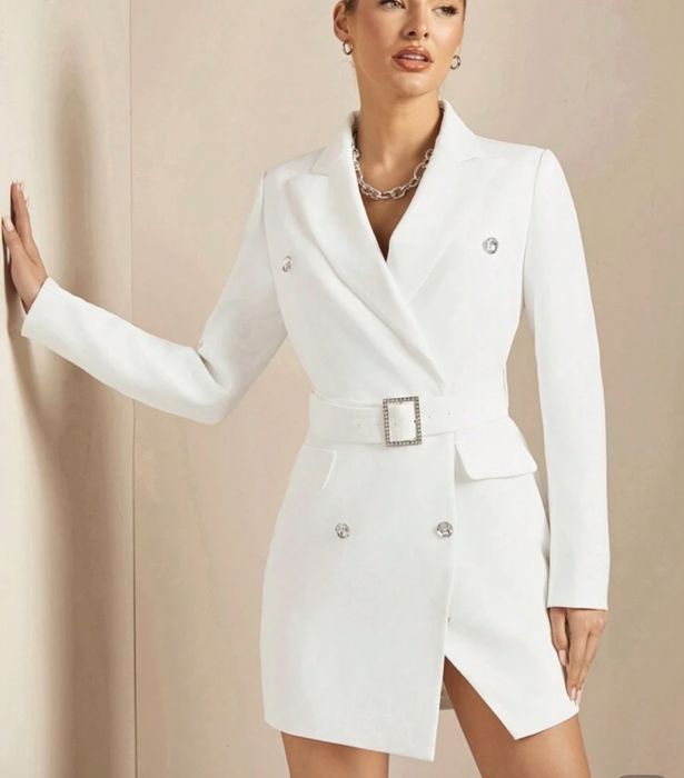 Рокля тип блейзър в бяло НОВА