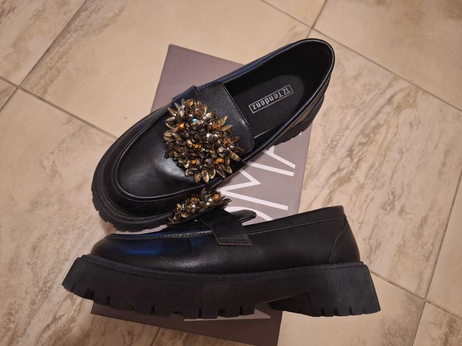 Дамски затворени обувки