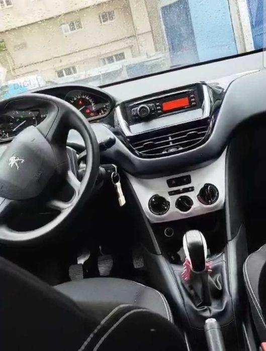 Vand Peugeot 208,an 2017,benzina