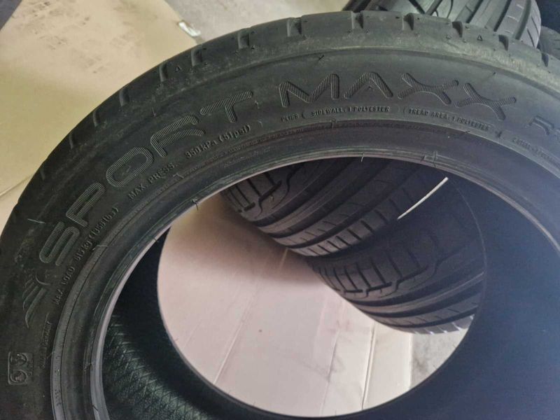 2 Dunlop R17 225/45/ 
летни гуми DOT0220