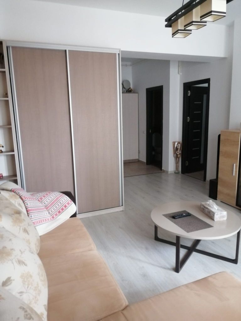 Închiriez garsoniera
