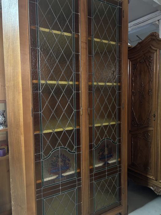 Vitrină lemn pe colț