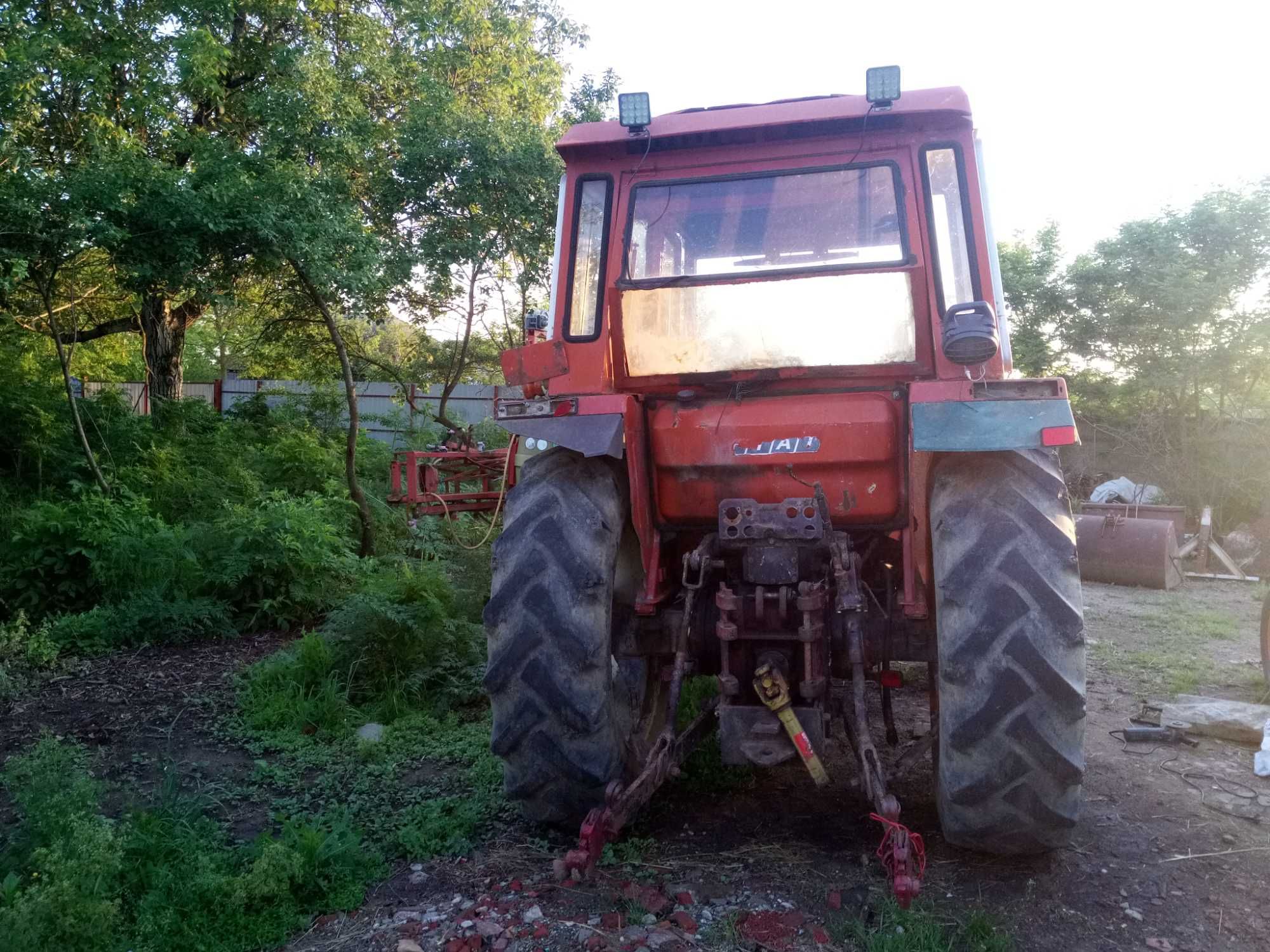 Vând tractor fiat 680 dt 4x4, cu încărcător frontal și plug reversibil