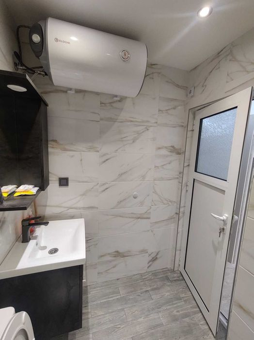 Продава се Тристаен апартамент в Пловдив, Христо Смирненски - 85 кв.м за 1706 €/кв.м - Снимка #9