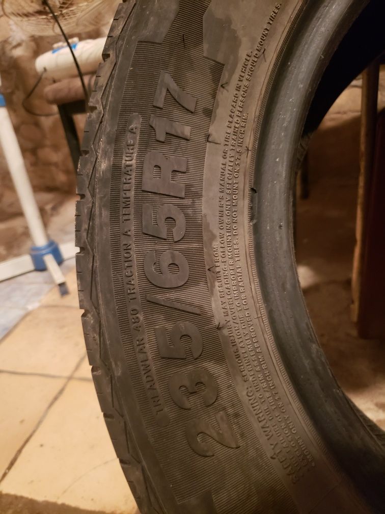 Две непарные шины 235/65r17