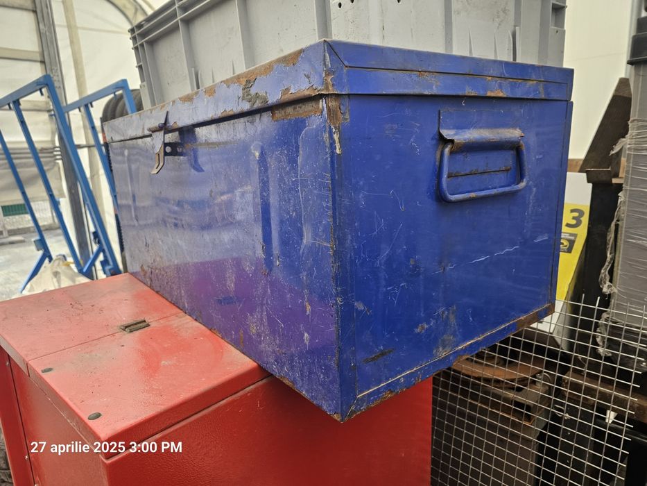 Cutie metalica cu manere