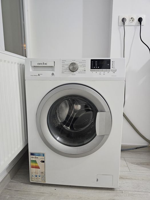 Masina de spalat rufe Arctic 8 Kg,motor silent inverter,extra călcare,