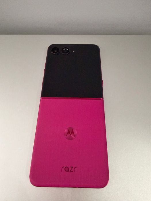 Motorola razr 60 ultra розов