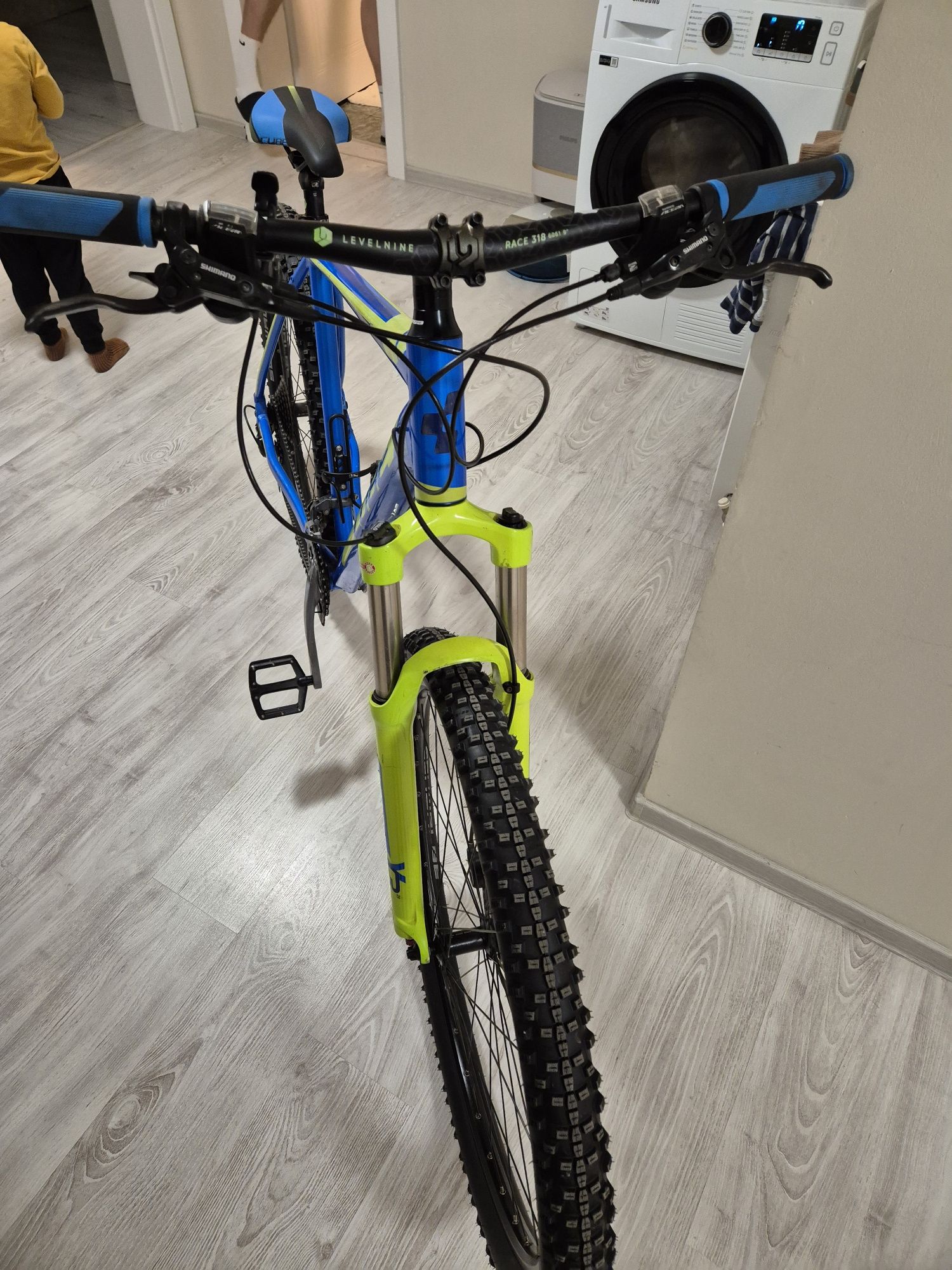 Bicicleta CUBE,roti 29,frane hidraulice,full Shimano DEORE