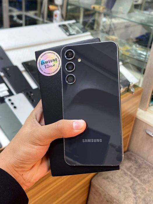 Samsung galaxy s23 Fe 8/128gb holati ideal