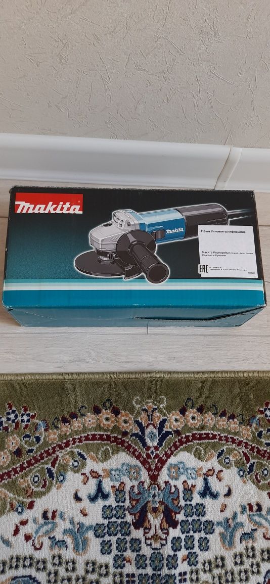 Угловая шлифмашина Makita 9557 HN