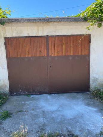 Метална гаражна врата