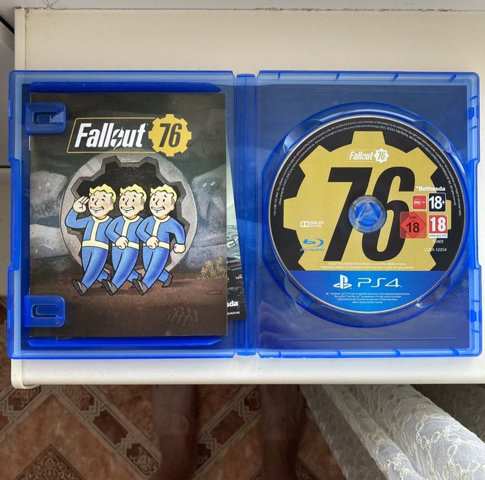 диск с игрой Fallout 76 на PS4