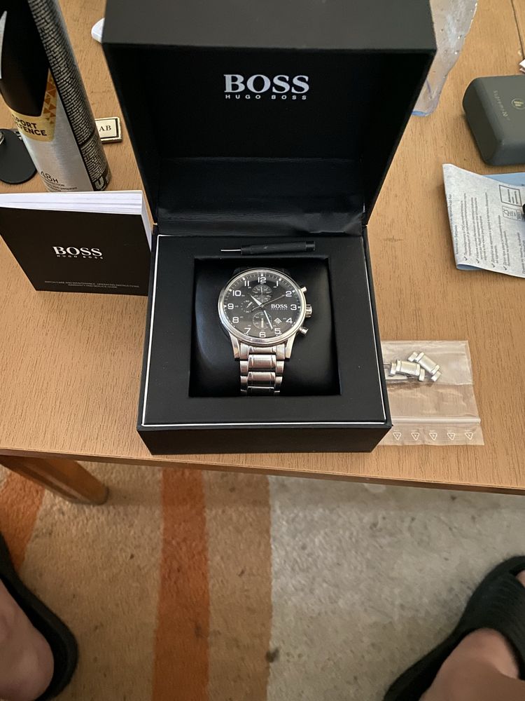 Продавам часовник BOSS