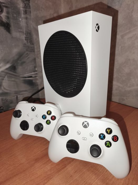 Срочно! Xbox Series S,два геймпада