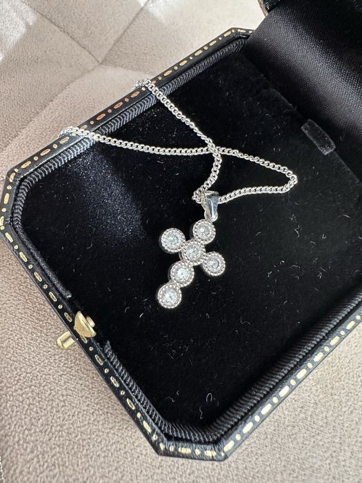 Красив сребърен кръст