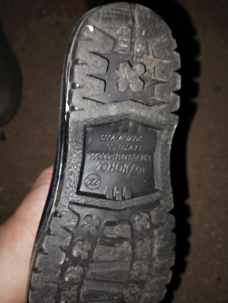 Продам резиновые сапоги