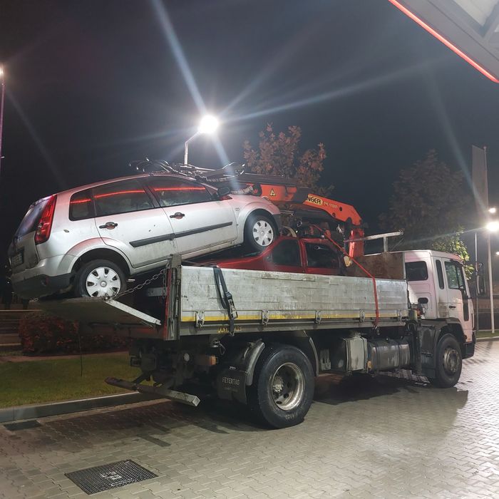 Transport nisip sort pământ lemne baloți cu mașină basculabilă ,macara