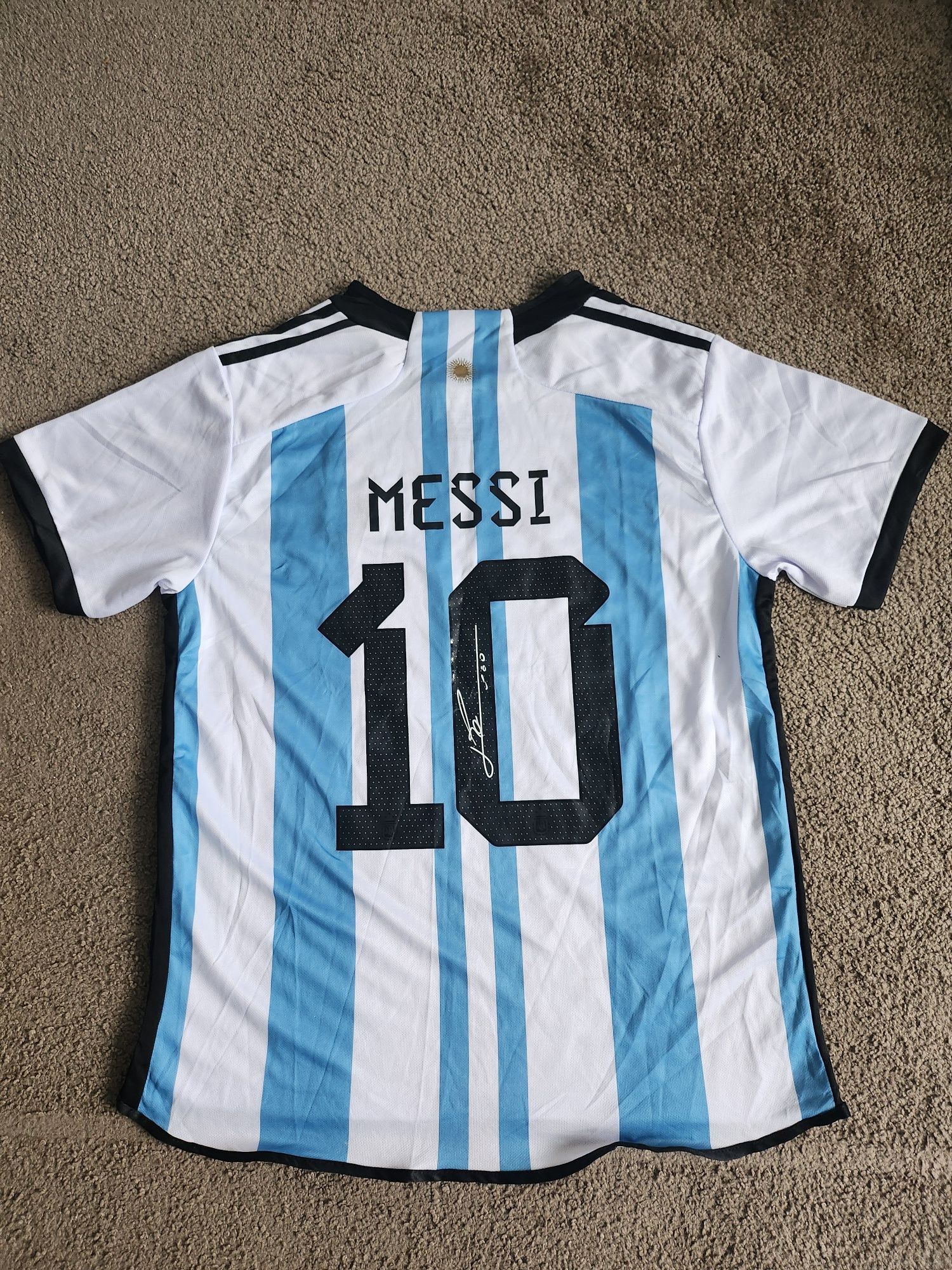 Продавам спортни екипи Nike , Adidas