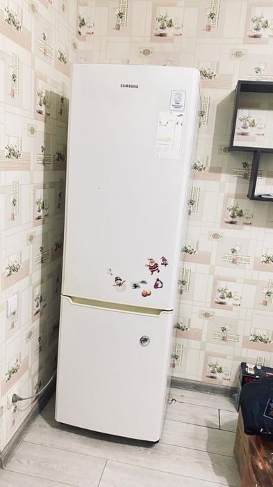 Холодильник Samsung, все работает