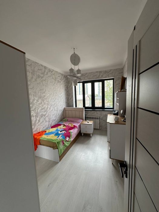 Продаю 1,5 сот 4 ком с падвалом Олмас махала 2 этажнийля