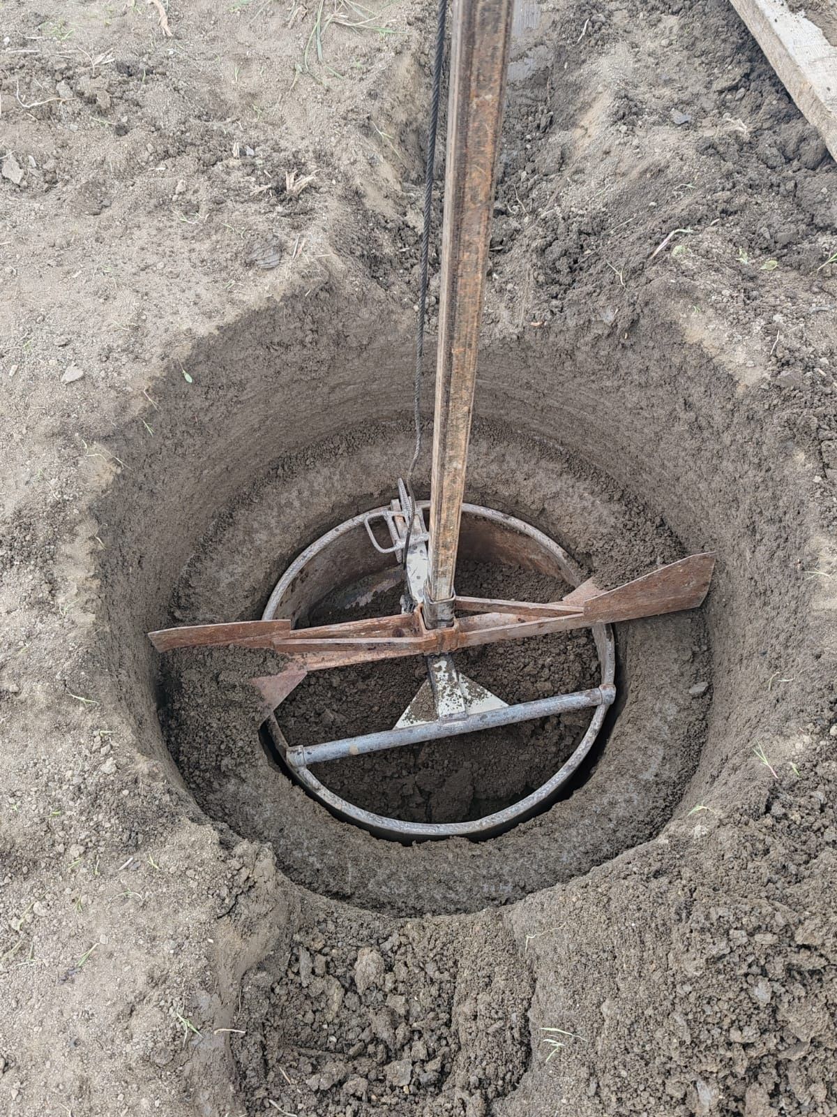 Curățim fântâni adancim fântâni