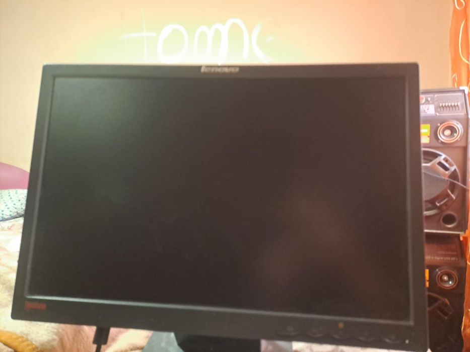 Vând calculator nefolosit