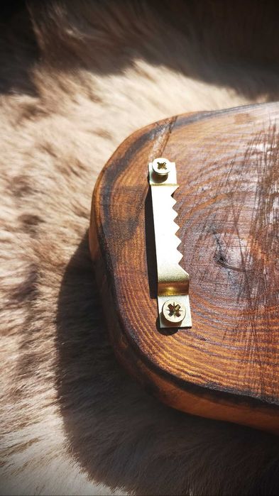 Potcoava norocoasa montata pe suport de salcam