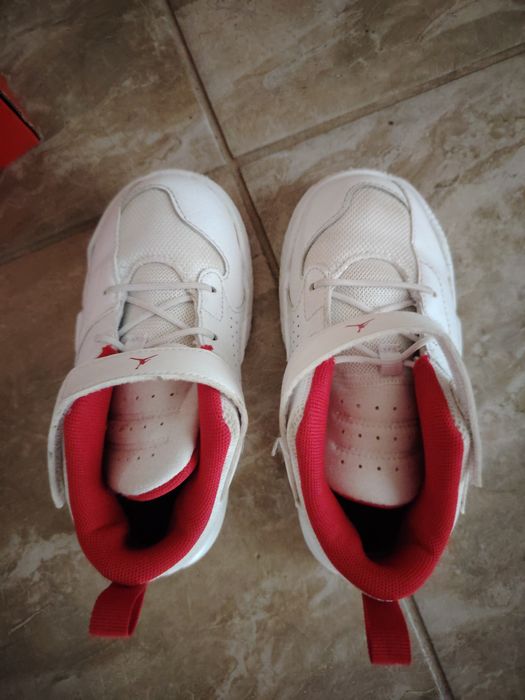 Adidasi Jordan copii