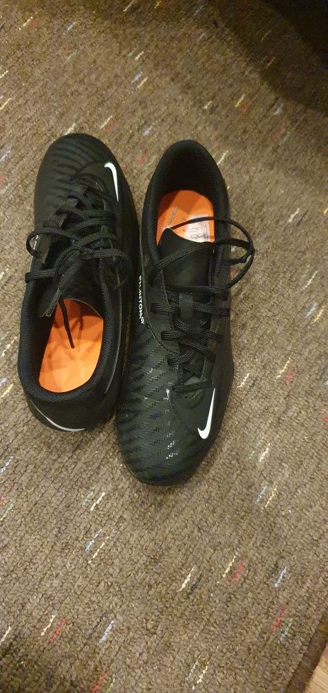 Vand ghete fotbal nike phantom gx