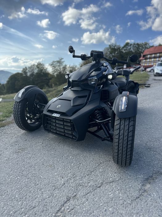 Can-Am Ryker 900 / 1100 km - Se conduce Cu B