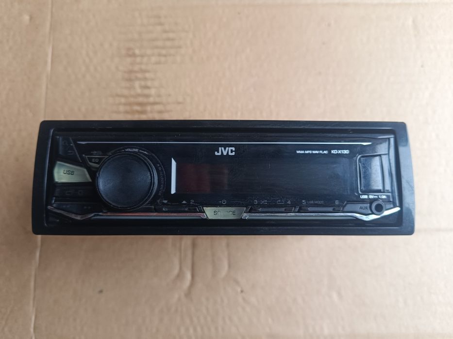 Магнитола JVC в хорошем состоянии.
