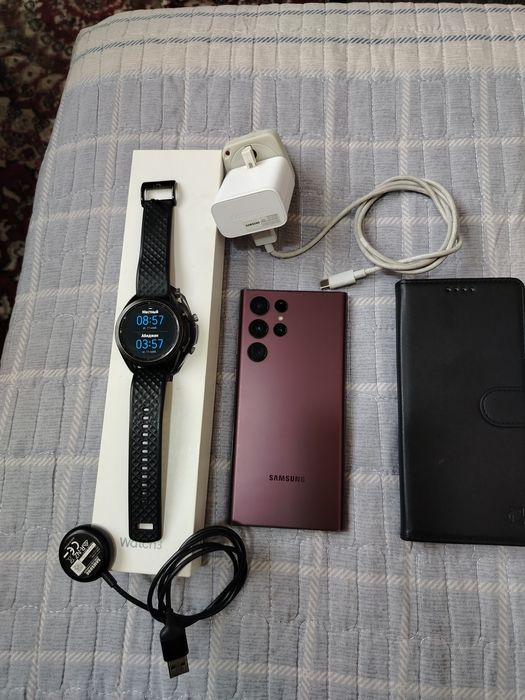 Продам Самсунг S 22 Ультра в Идеальном Состояние Месте Часами и Наушни