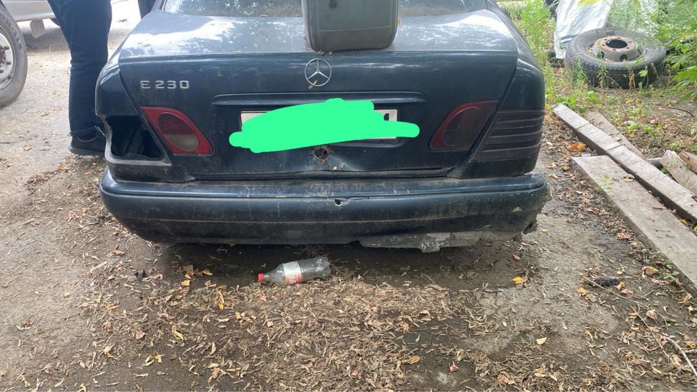 Продам задние фарв