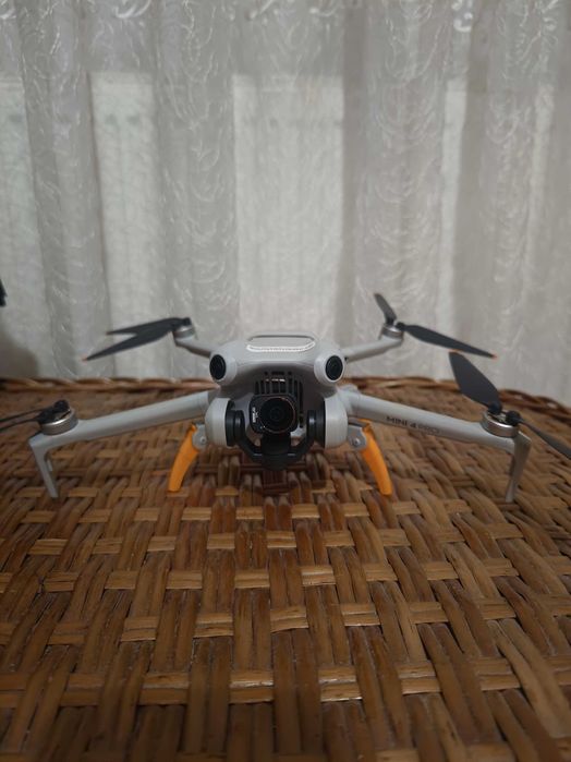 Drona Dji Mini 4 Pro Fly More Combo, filtre, card, alte accesorii