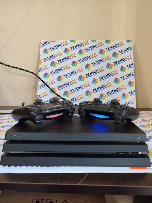 Продается игровая приставка Sony Playstation 4 PRO