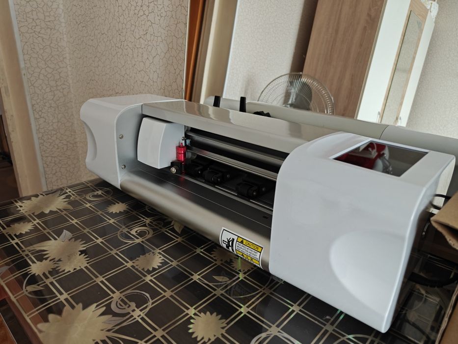 Плоттер для резки плёнок на смартфоны