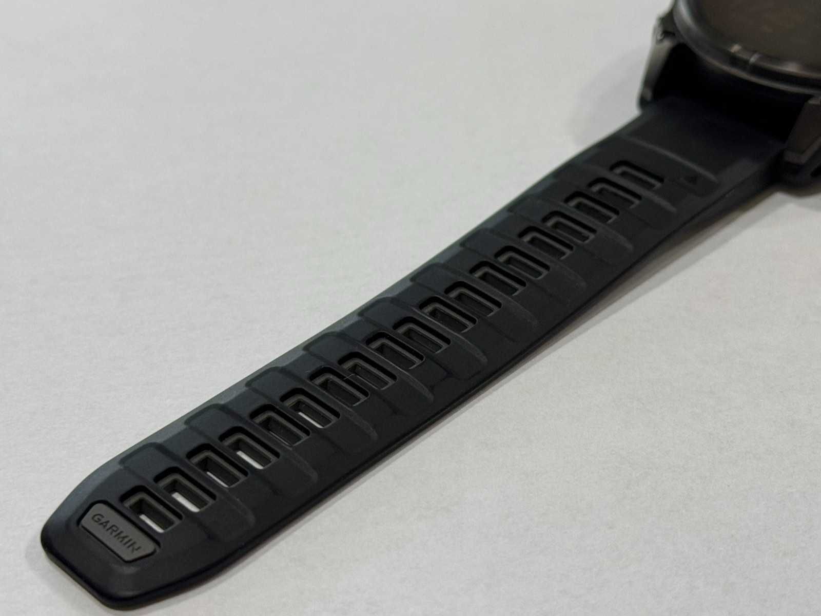 Смарт Часовник Garmin Fenix 8 Solar 47mm Sapphire Carbon Gray