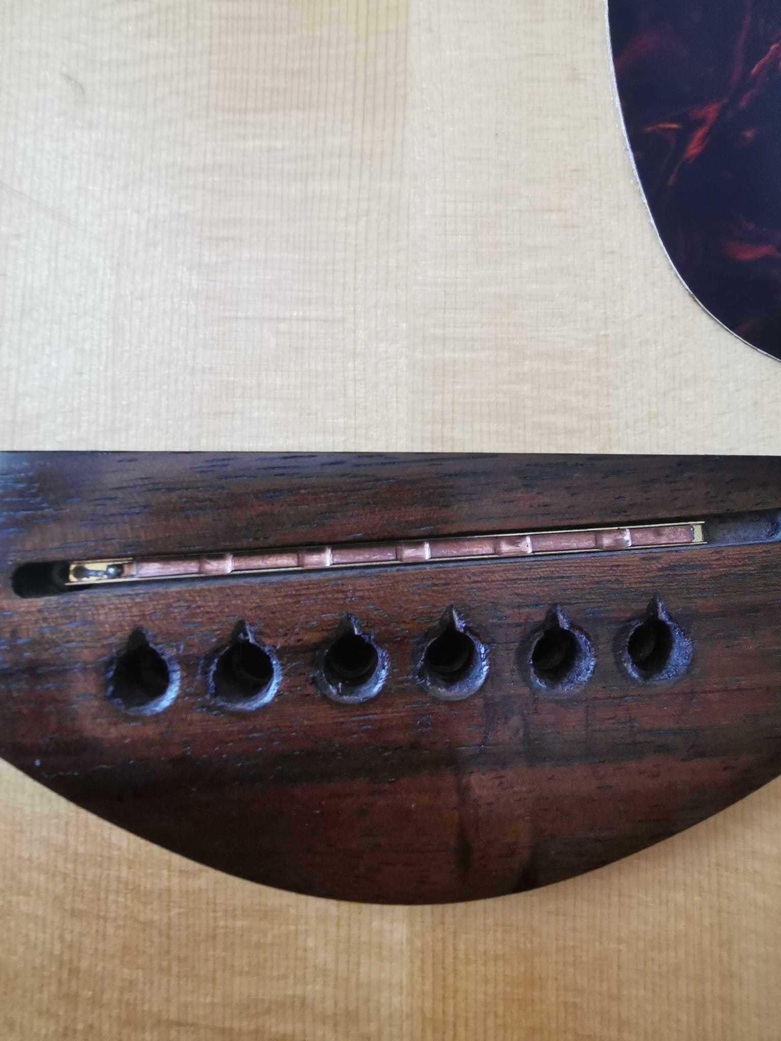 Chitară electro acustică Yamaha & Charvel Jackson, 1989 și 1968.