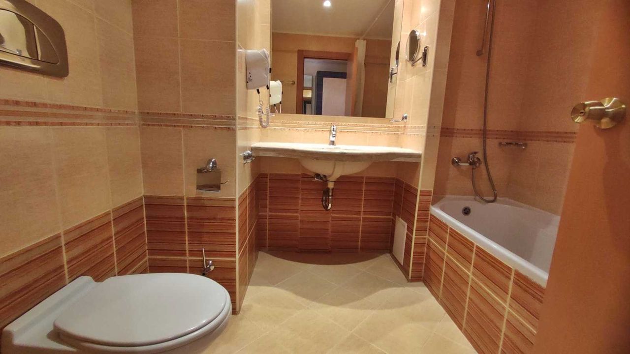Продава се Двустаен апартамент в к.к. Слънчев бряг - 78 кв.м за 1052 €/кв.м - Снимка #6