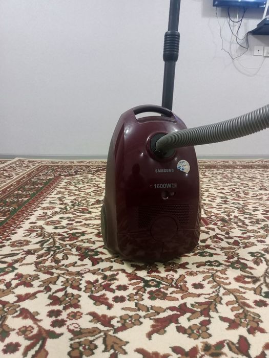 Пылесос модель: "Samsung 1600w"