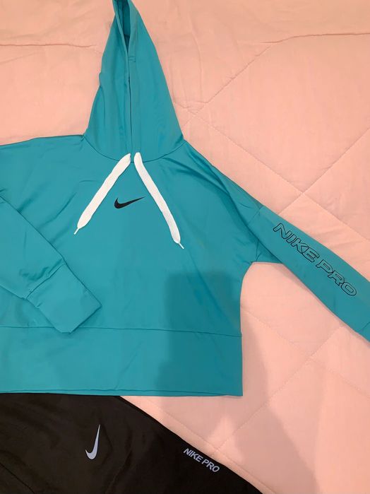 Дамски Спортен комплект Nike от две части