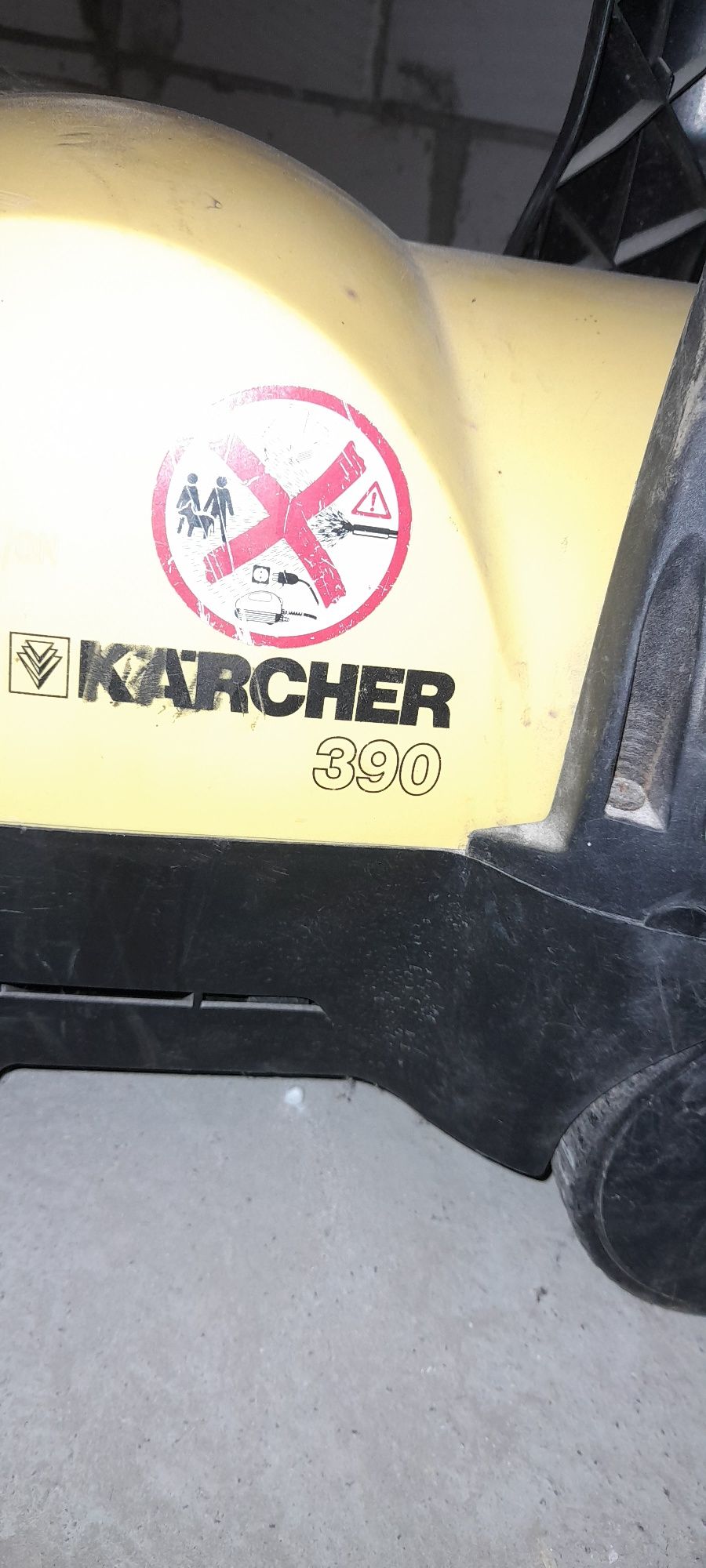 Vând sau schimb Karcher 390 fără furtun și pistol