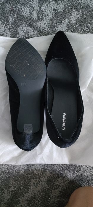 Vand pantofi negri catifea, purtați o singura data