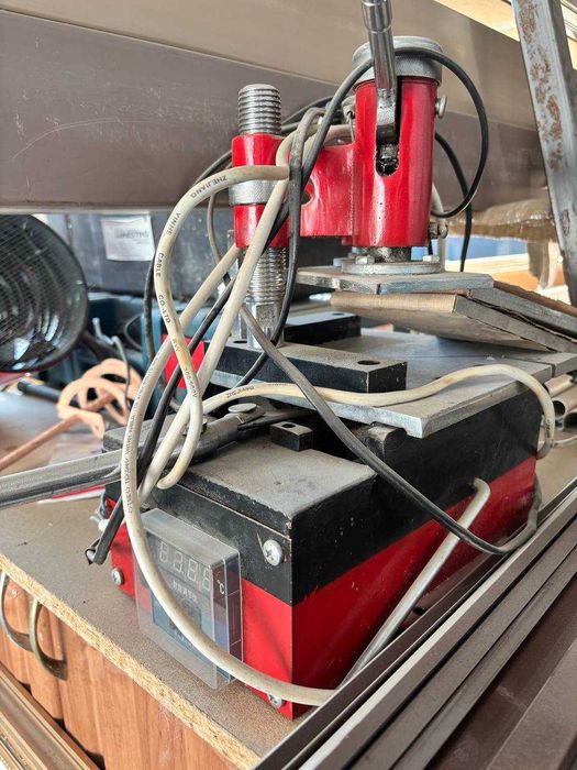 Продам утюг по пластиковым окнам