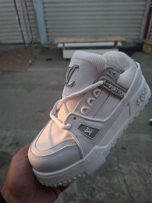 Adidasi Louis Vuitton maxi black and white calitate premium