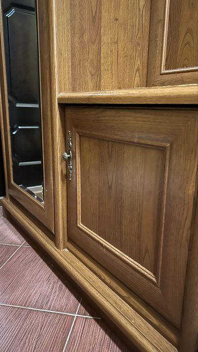 Продам прихожую б/у